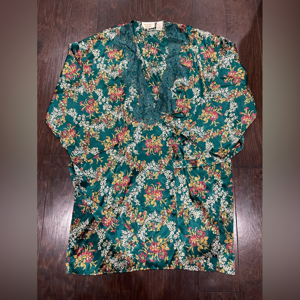 Vtg Victoria's Secret Gold Label Women green floral print silky robe